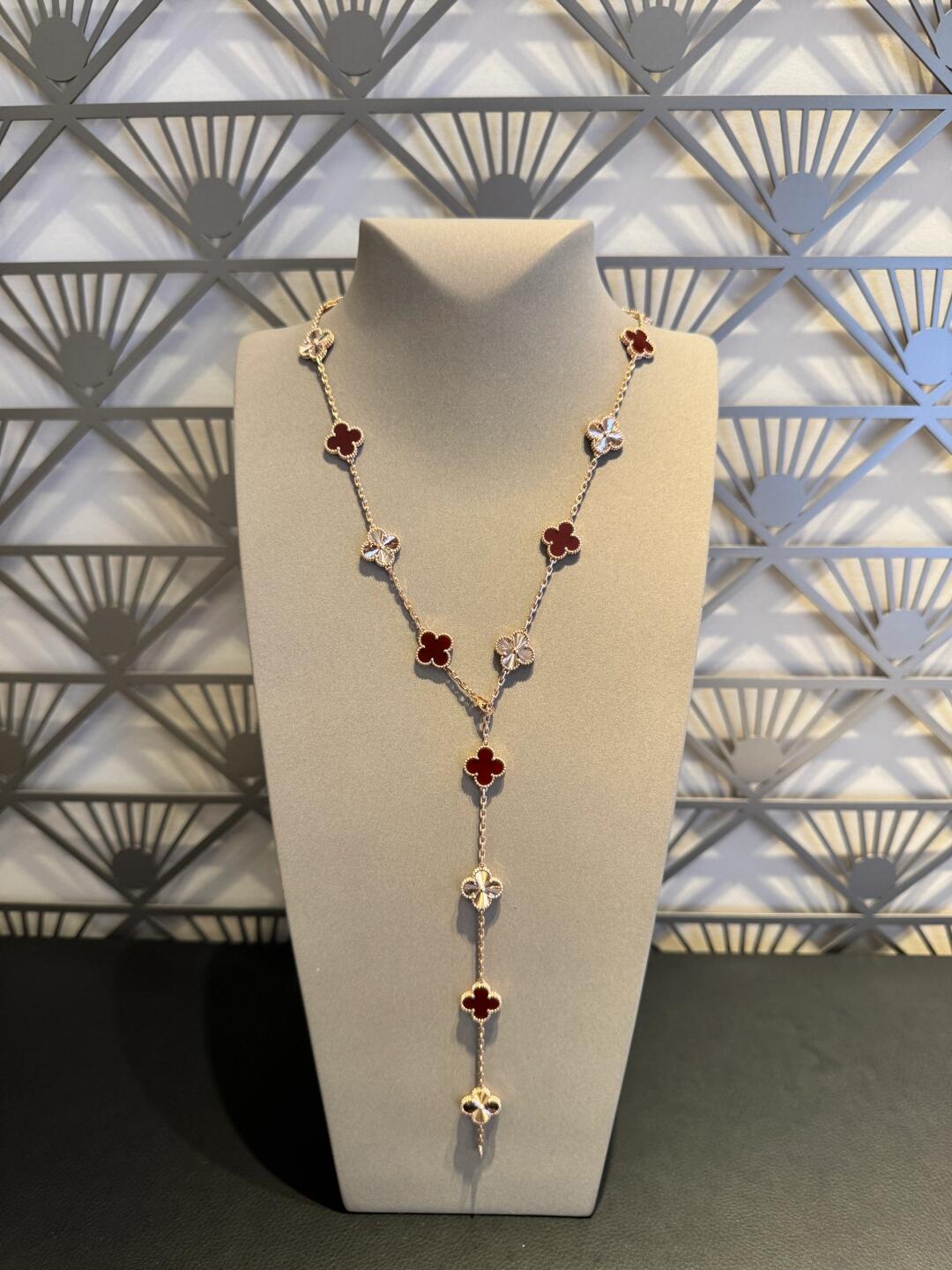 [Kismet Jewels ]CLOVER 20 MOTIFS LASER CARNELIAN NECKLACE
