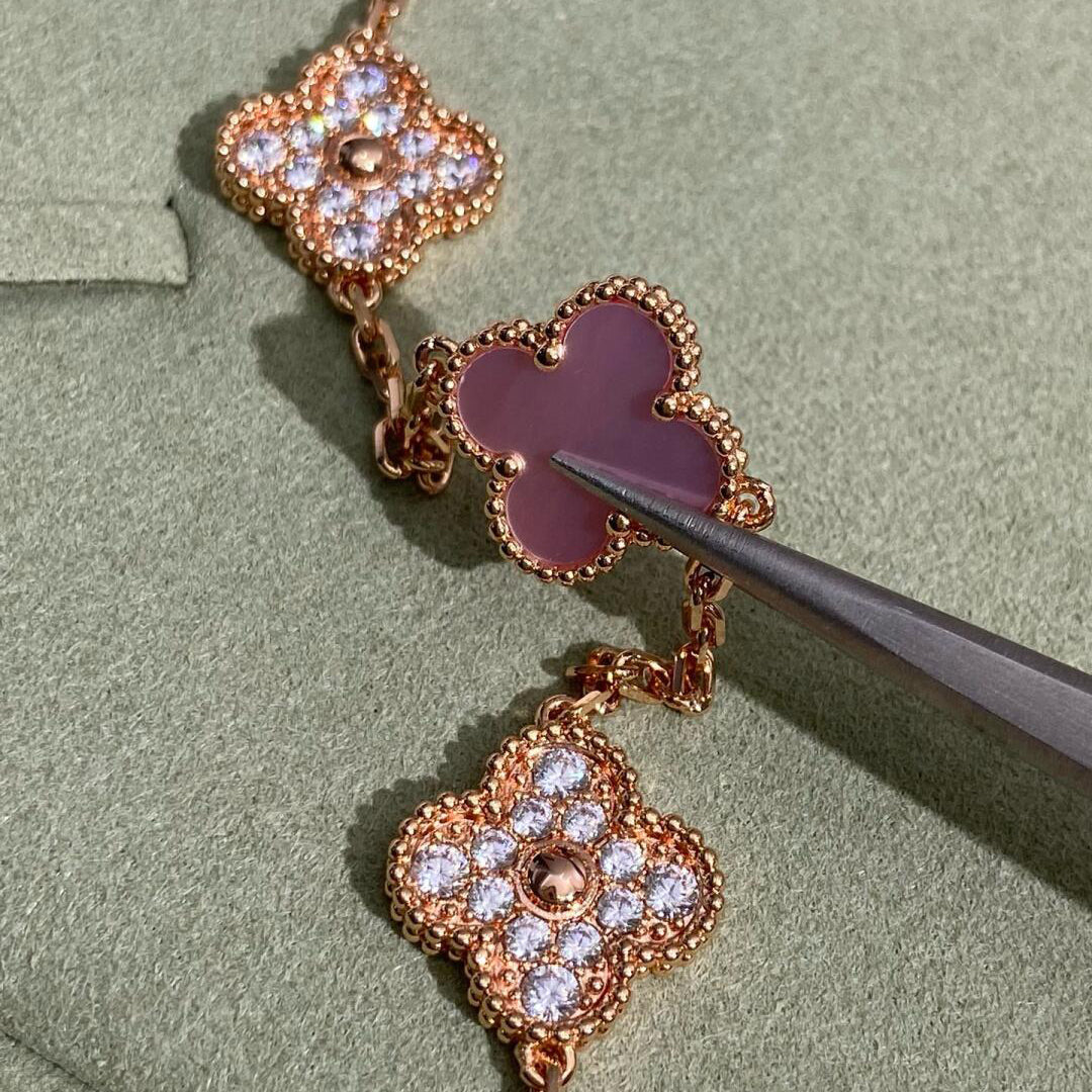 [Kismet Jewels ]CLOVER 10 MOTIFS DIAMOND PINK MOP NECKLACE