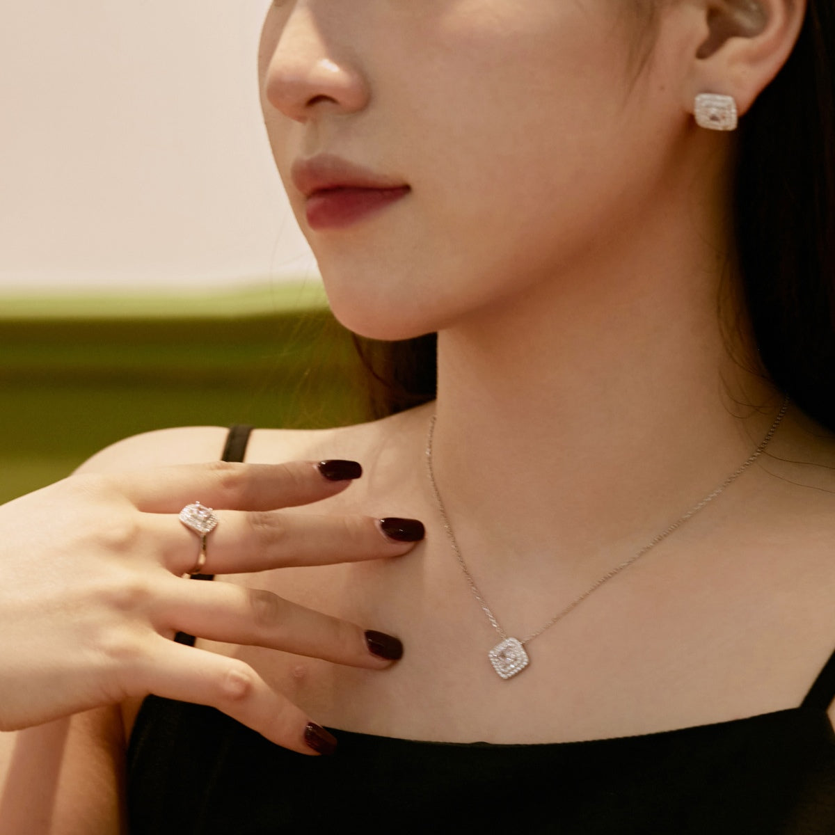 [Kismet Jewels ]Sparkling Asscher Cut Necklace
