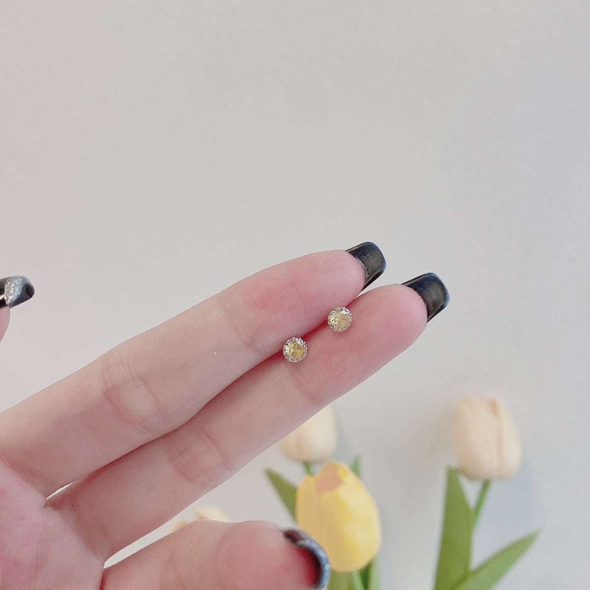 [Kismet Jewels ]Sparkling Colorful Round Shape Earrings