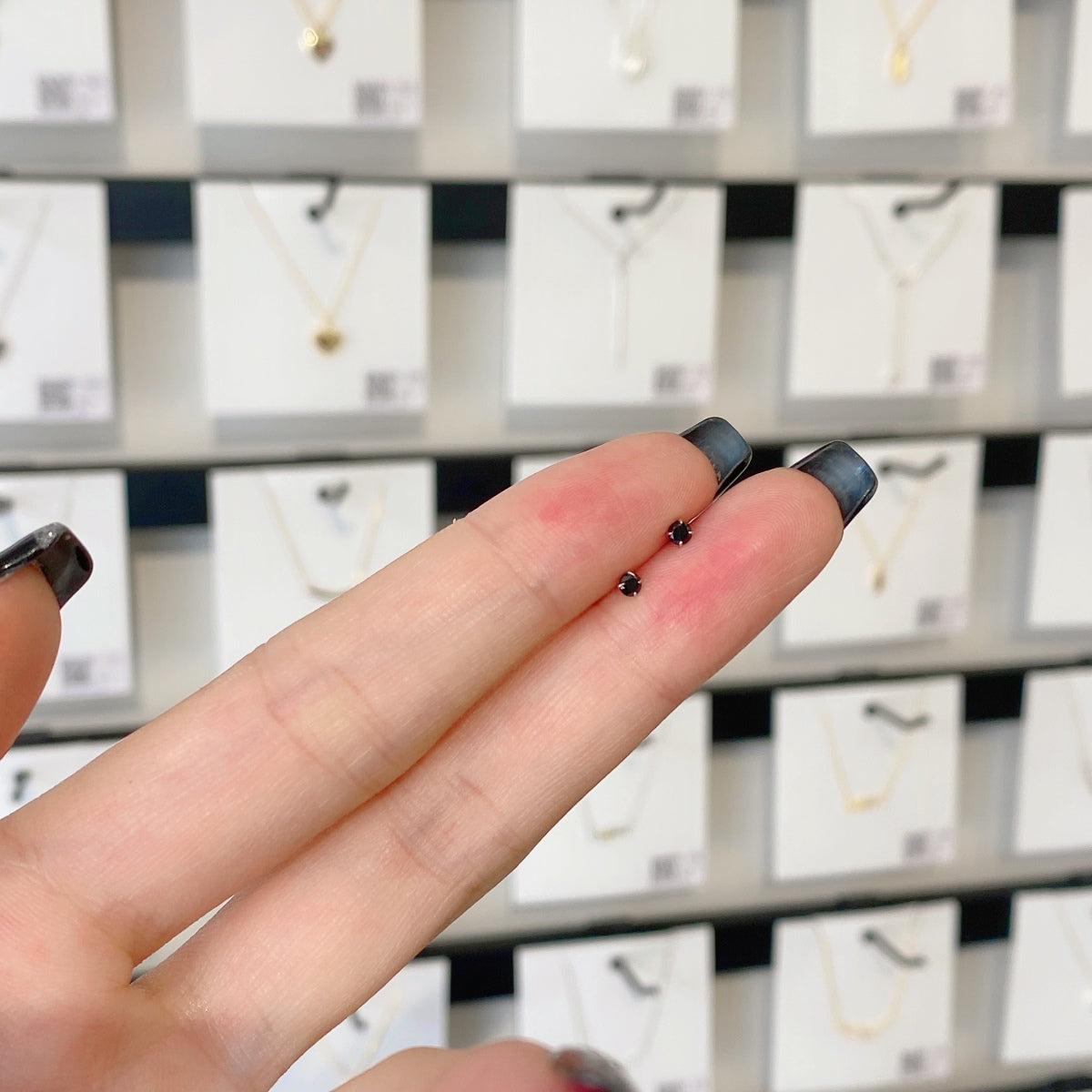 [Kismet Jewels ]Delicate Solitaire Earrings