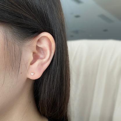 [Kismet Jewels ]Sparkling Heart Shaped Simple Earrings