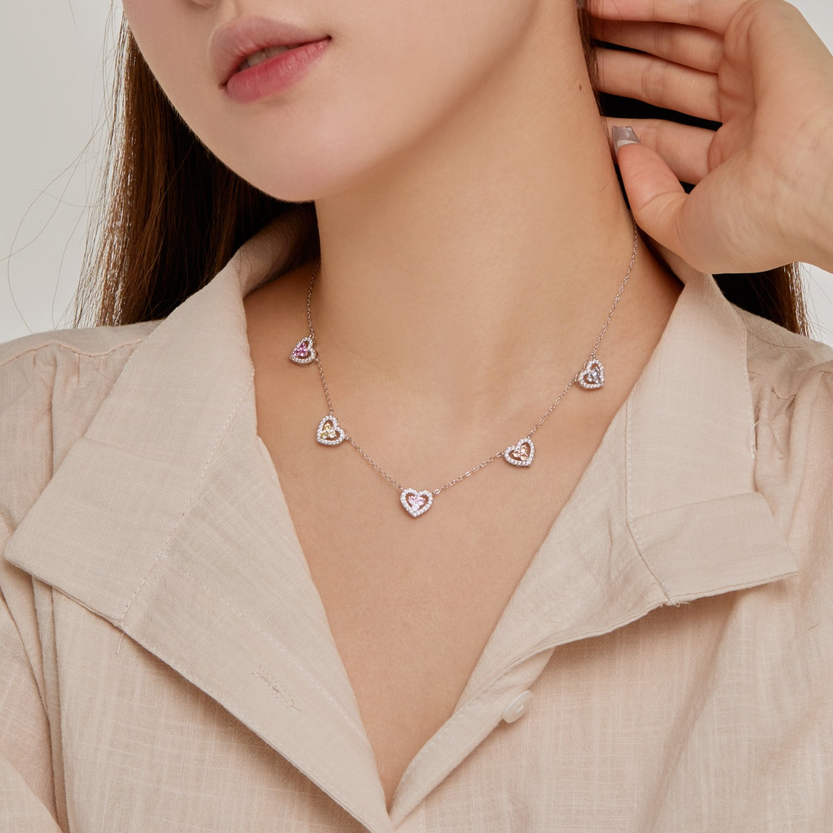 [Kismet Jewels ]Sparkling Five Heart Necklace