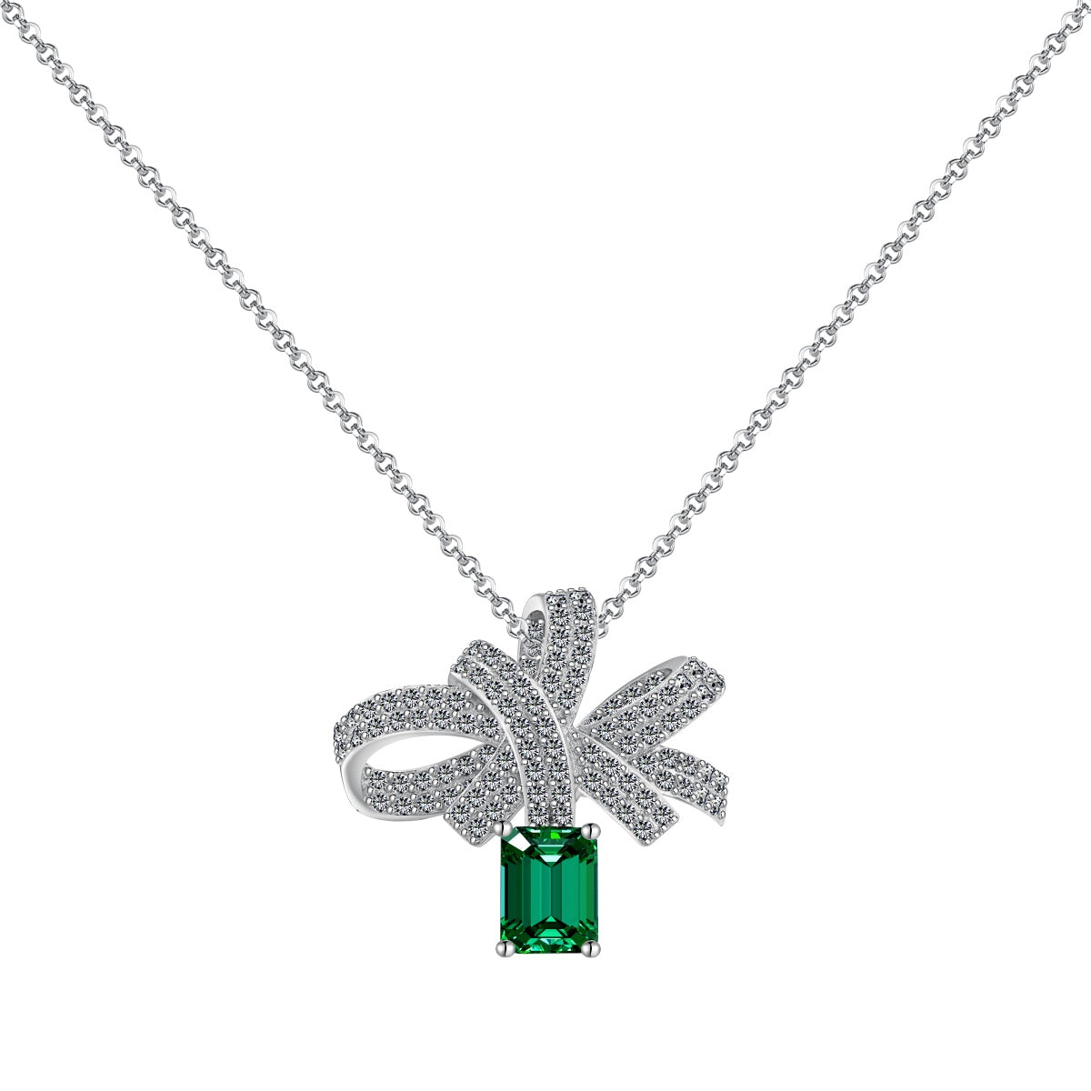 [Kismet Jewels ]Luxurious Flower Shape Emerald Cut Necklace