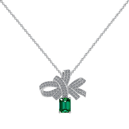 [Kismet Jewels ]Luxurious Flower Shape Emerald Cut Necklace