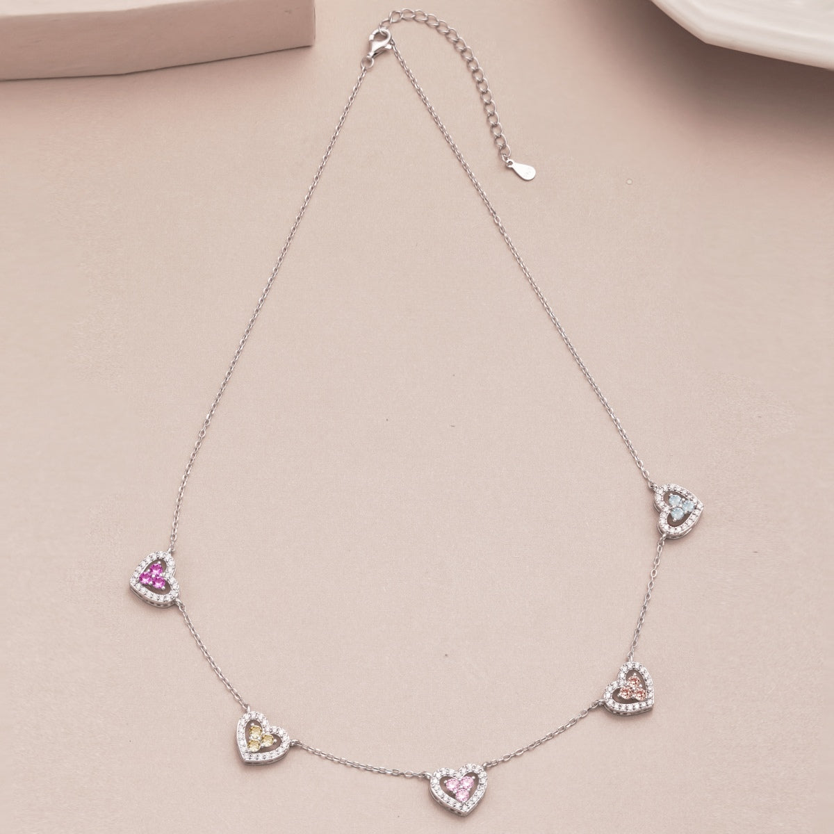 [Kismet Jewels ]Sparkling Five Heart Necklace