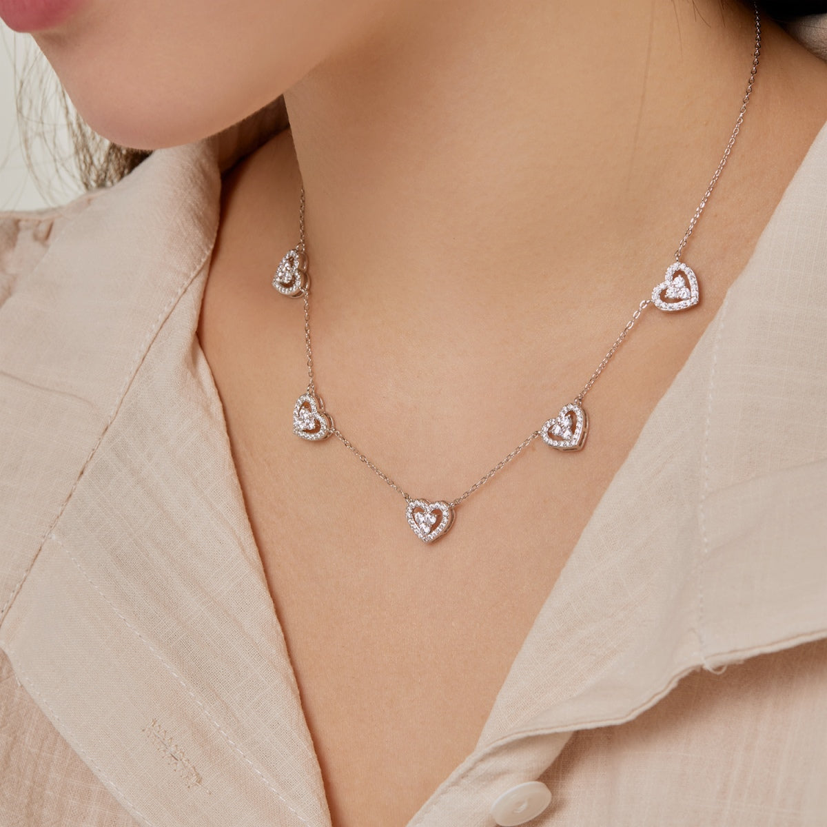 [Kismet Jewels ]Sparkling Five Heart Necklace
