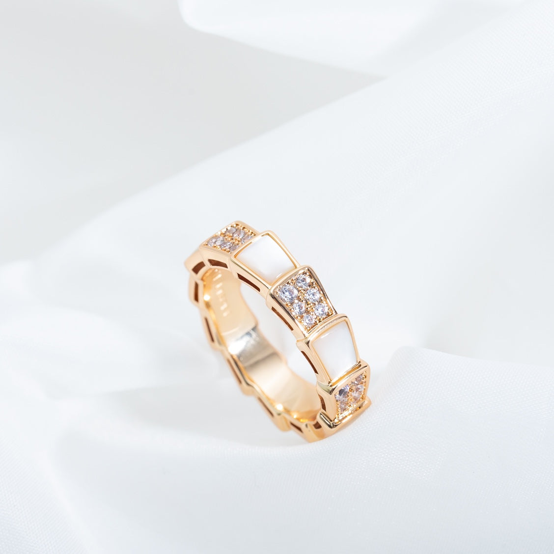 [Kismet Jewels ]SERPENTI RING PINK GOLD MOP DIAMOND PAVED 4MM