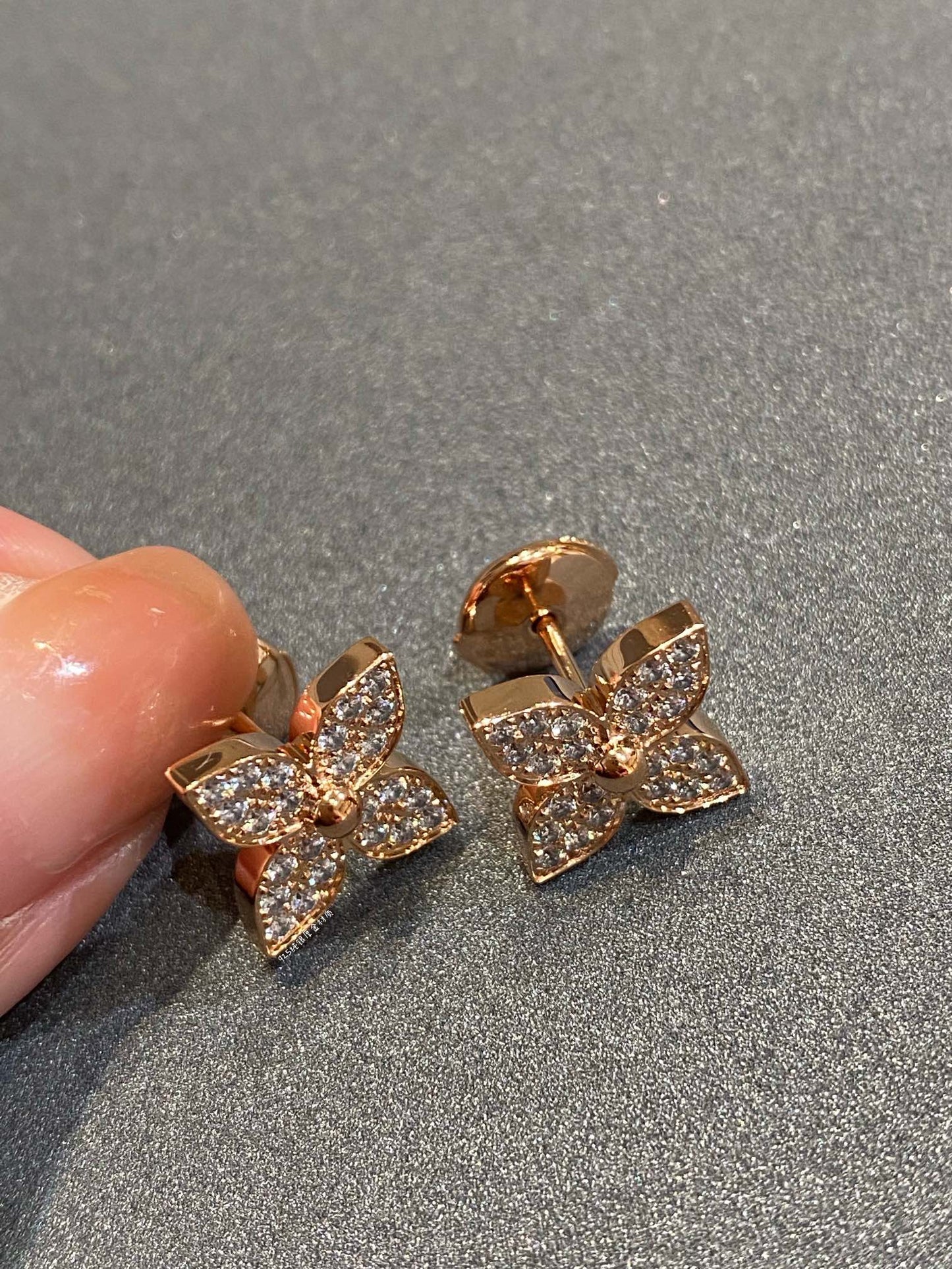[Kismet Jewels ]STAR DIAMOND EARRINGS