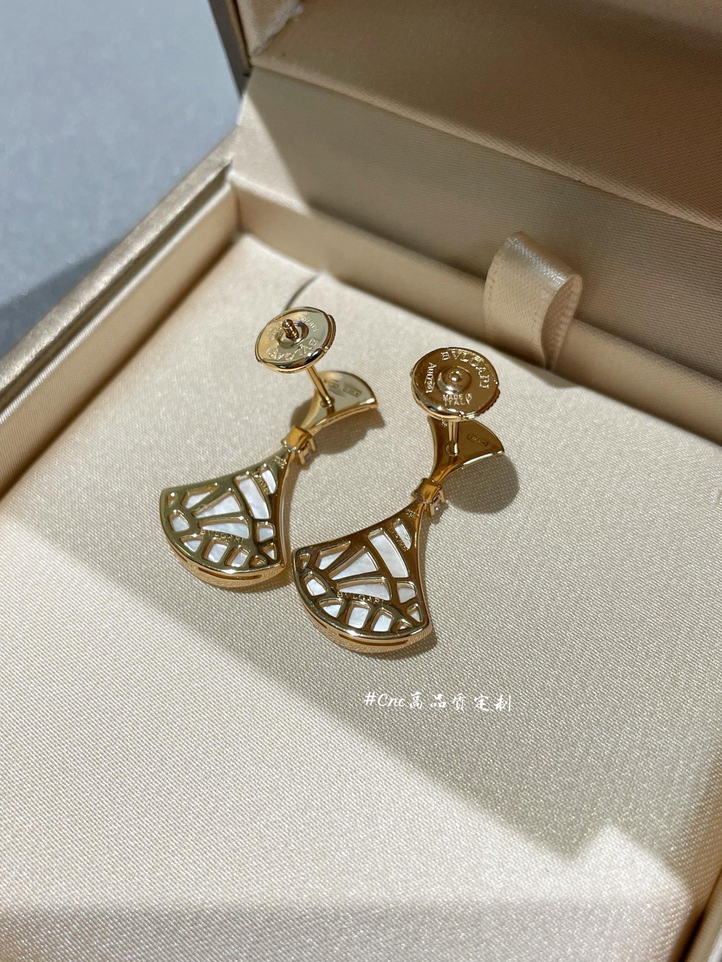 [Kismet Jewels ]DREAM MOP 1 DIAMOND EARRINGS