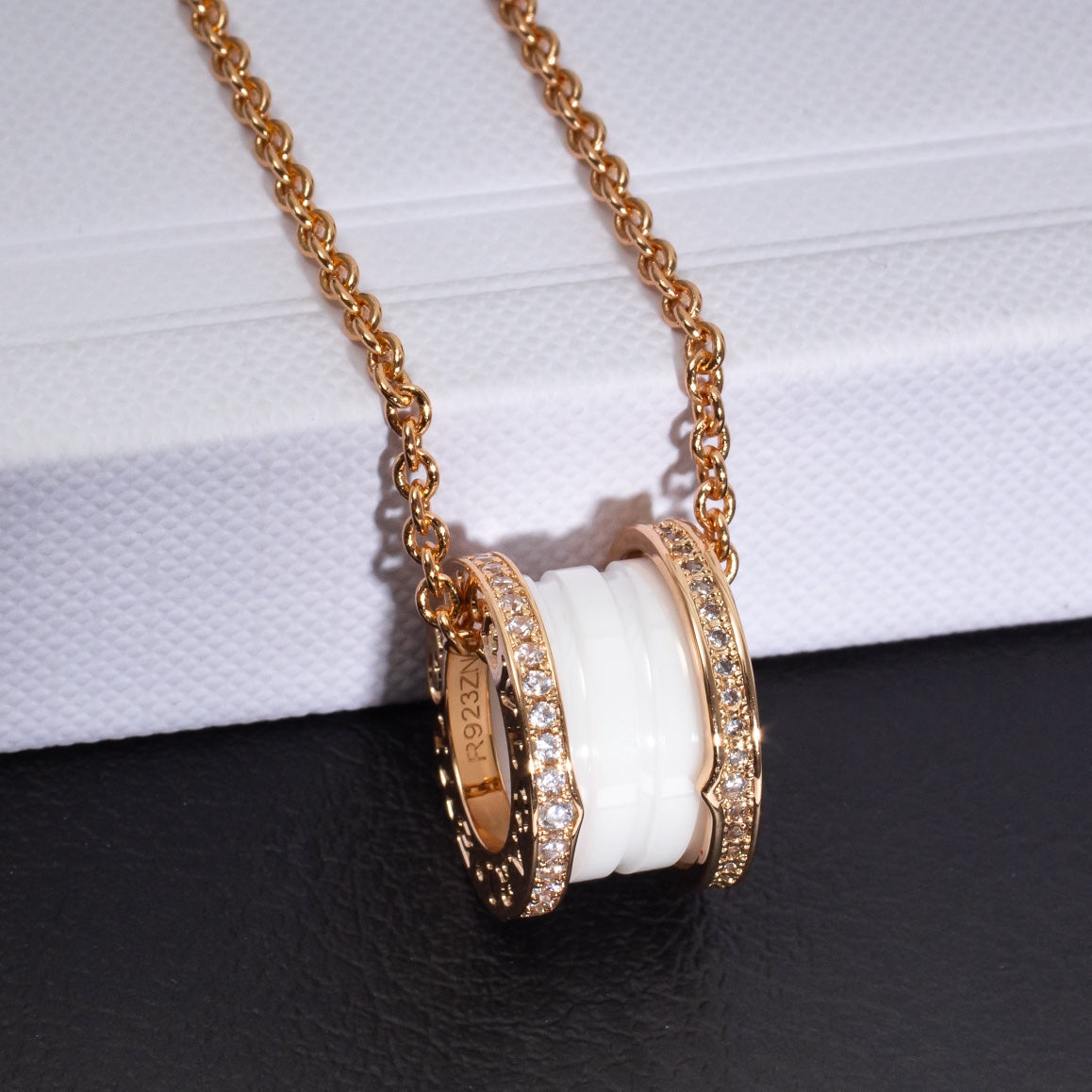[Kismet Jewels ]ZERO 1 WHITE CERAMIC PINK GOLD DIAMOND NECKLACE