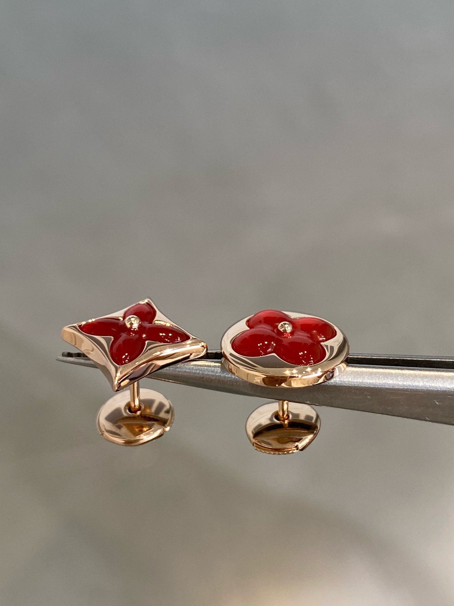 [Kismet Jewels ]STAR AND SUN PINK GOLD CARNELIAN STUD EARRINGS