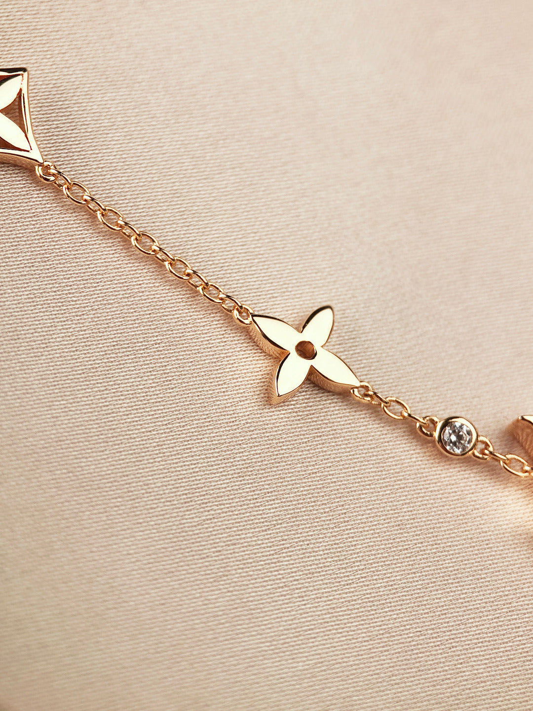 [Kismet Jewels ]STAR AND SUN 7 MOTIFS GOLD BRACELET