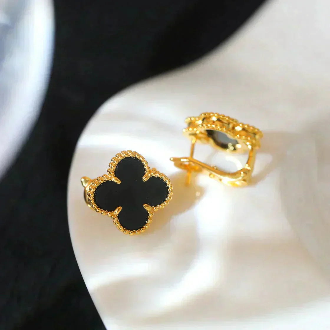 [Kismet Jewels ]CLOVER MEDIUM 1 MOTIFS  ONYX STUD EARRINGS