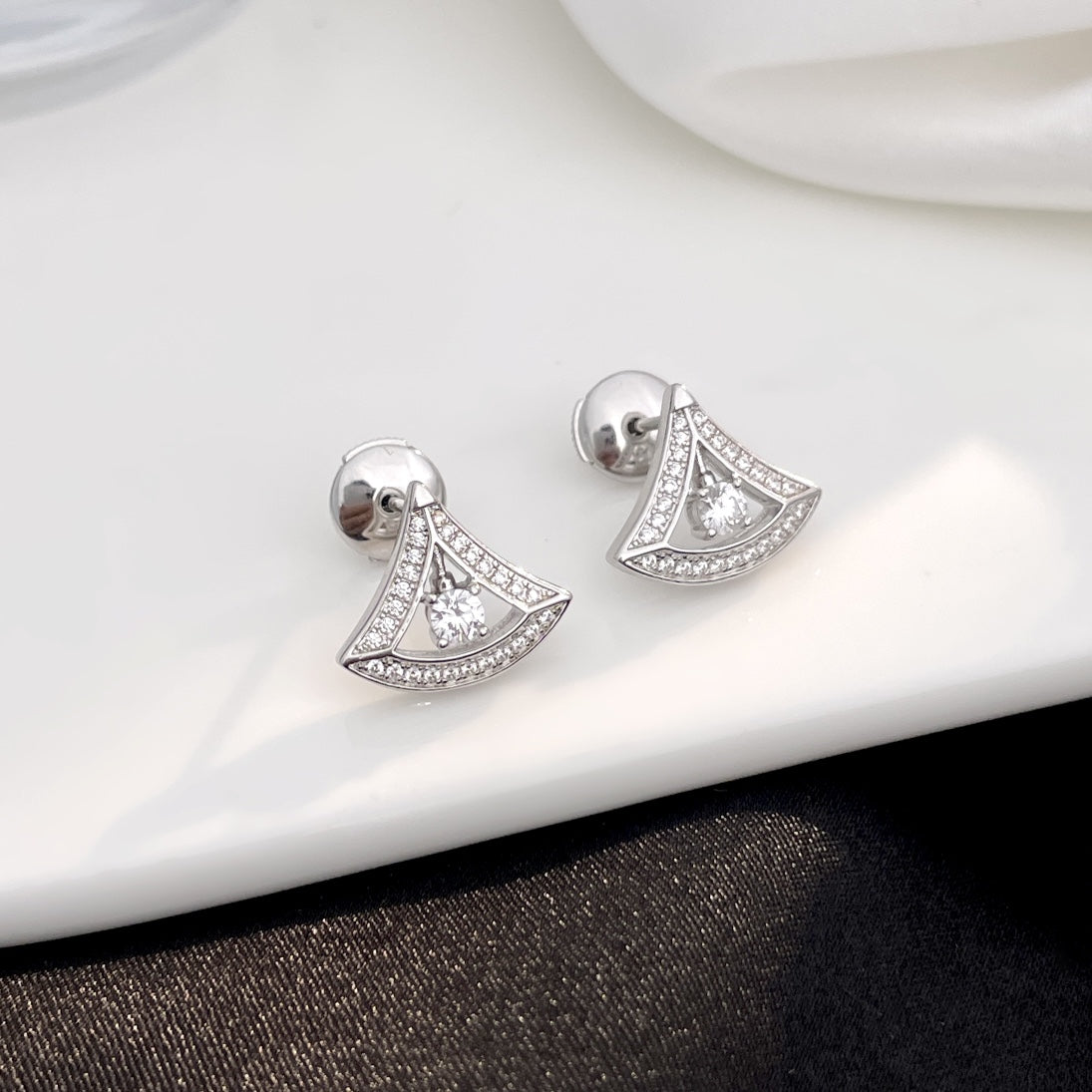 [Kismet Jewels ]DREAM MINI DIAMOND STUD EARRINGS