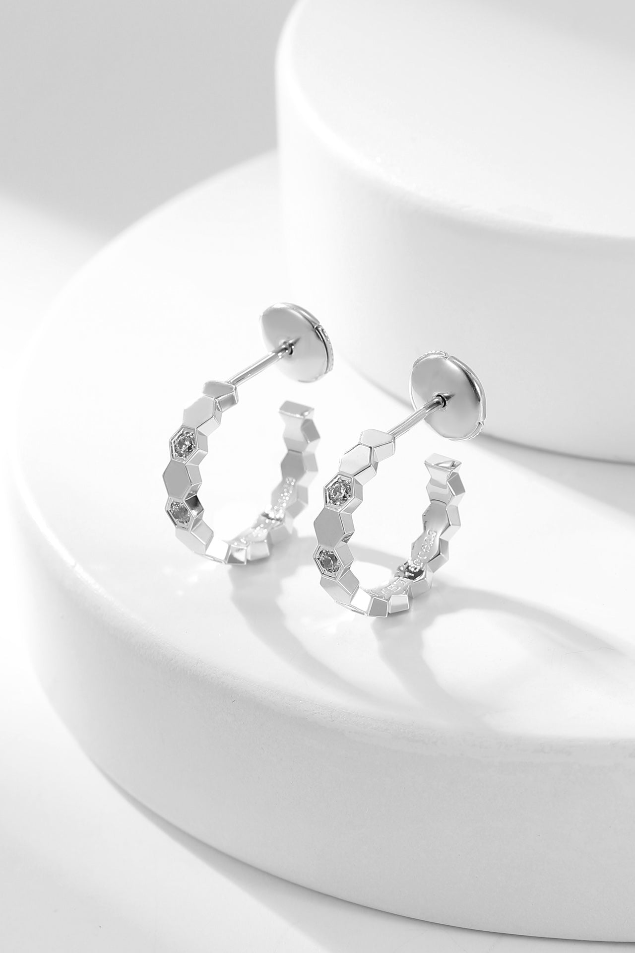[Kismet Jewels ]BEE LOVE DIAMOND HOOP EARRINGS