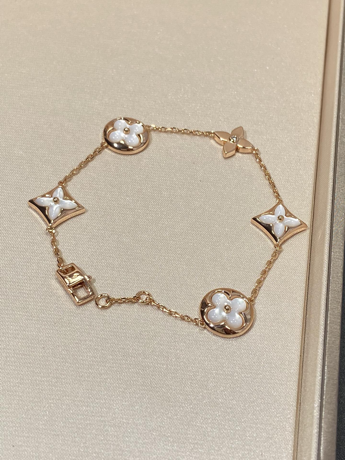 [Kismet Jewels ]STAR AND SUN 5 MOTIF MOP PINK GOLD BRACELET