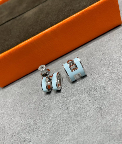 [Kismet Jewels ]POP H SKY BLUE STUD EARRINGS