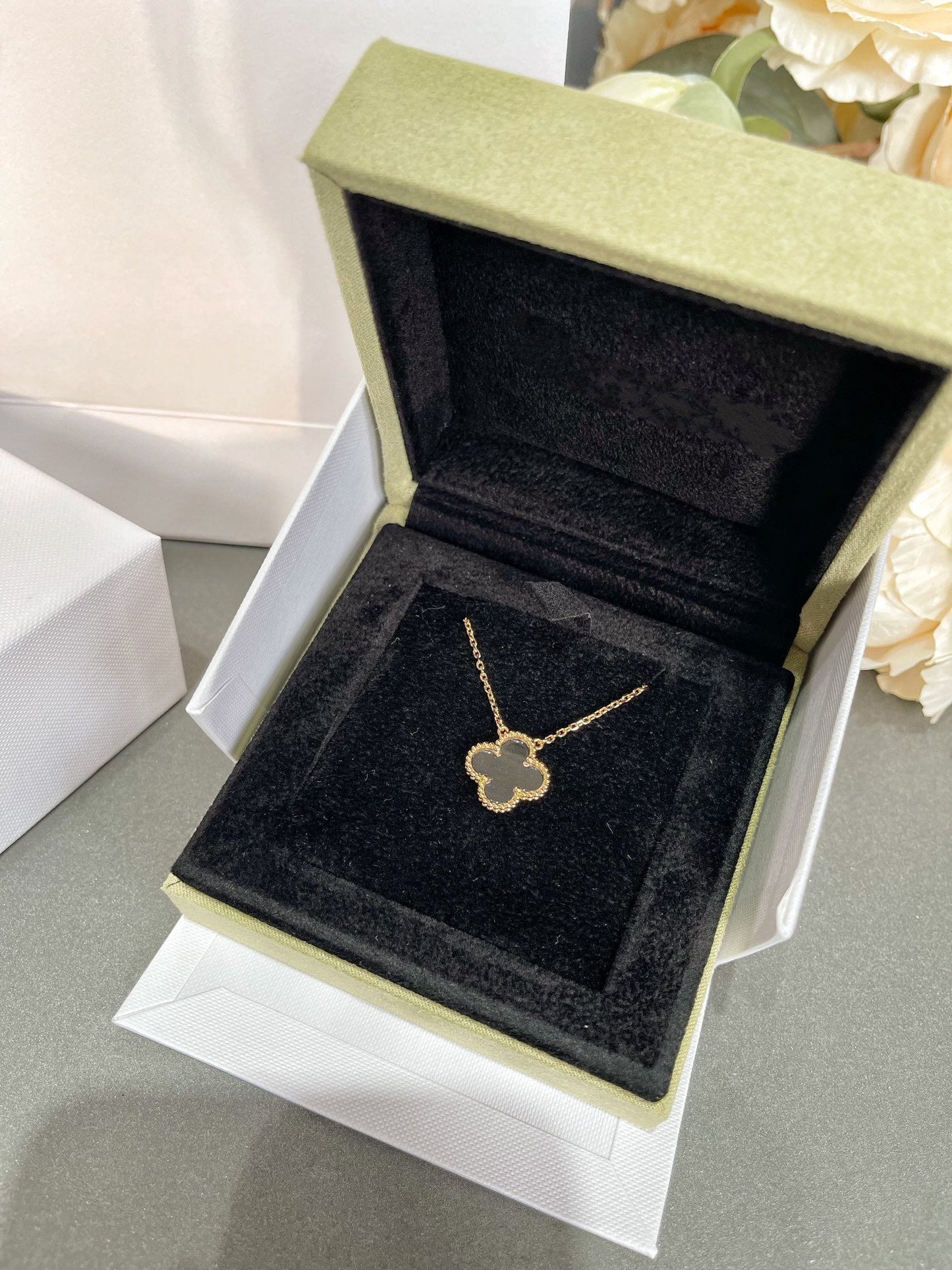 [Kismet Jewels ]CLOVER ROCK CRYSTAL ROSE GOLD NECKLACE