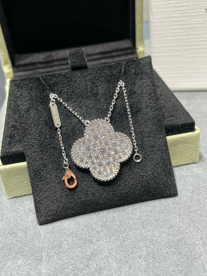 [Kismet Jewels ]CLOVER 25MM LARGE PENDANT DIAMOND PAVED SILVER NECKLACE