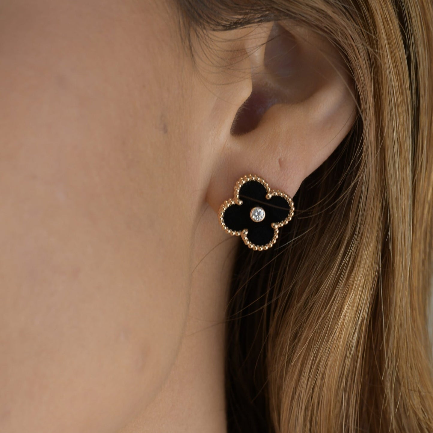 [Kismet Jewels ]CLOVER MEDIUM 1 MOTIFS ONYX DIAMOND EARRINGS