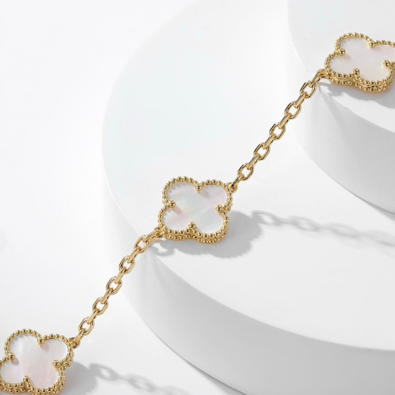 [Kismet Jewels ]CLOVER 10 MOTIFS WHITE MOTHER OF PEARL NECKLACE