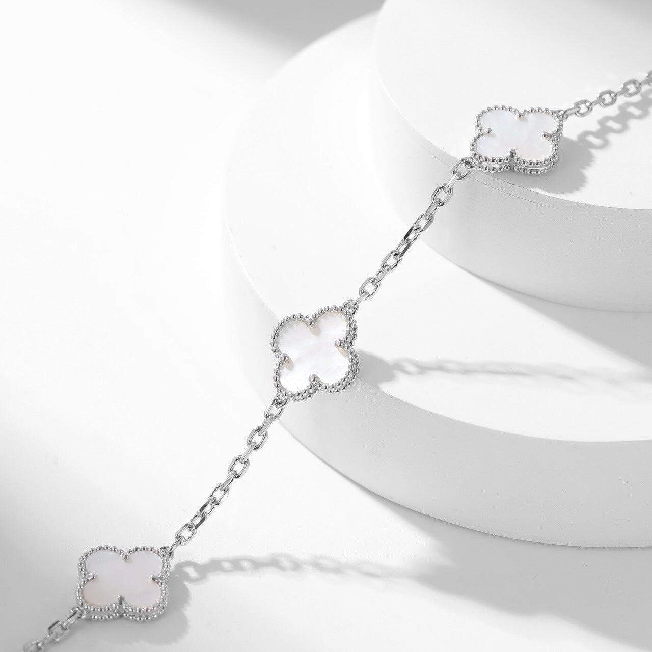 [Kismet Jewels ]CLOVER 10 MOTIFS WHITE MOTHER OF PEARL NECKLACE