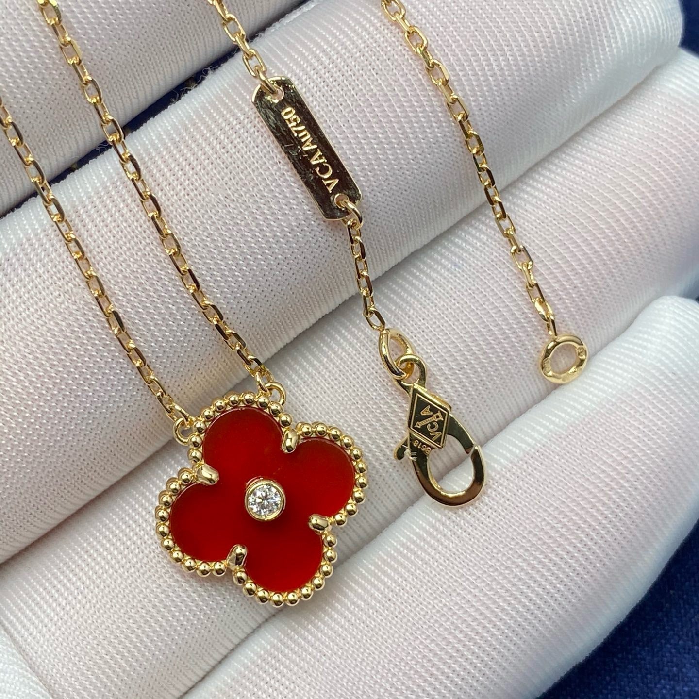 [Kismet Jewels ]CLOVER 15MM DIAMOND CARNELIAN NECKLACE