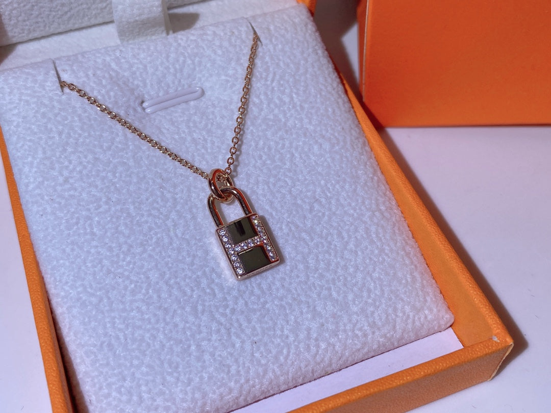 [Kismet Jewels ]HM ADVANCED NICHE LOCK HEAD NECKLACE DIAMONDS