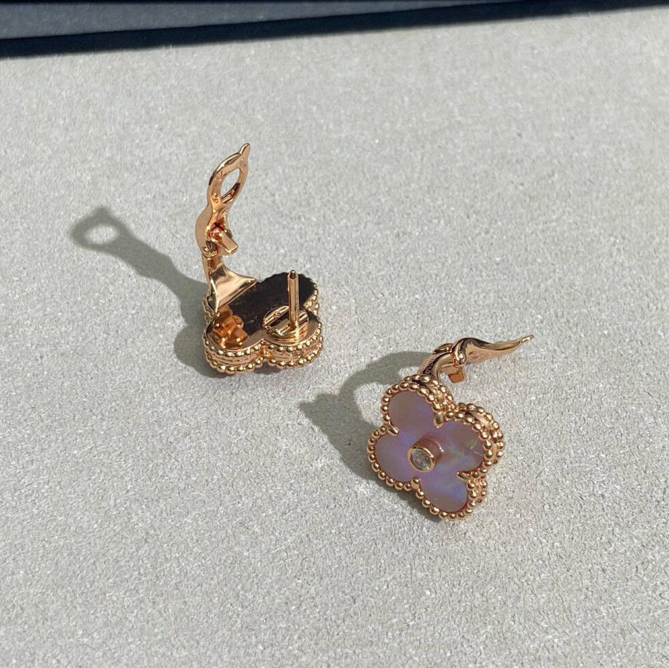 [Kismet Jewels ]CLOVER MEDIUM 1 DIAMOND PINK EARRINGS