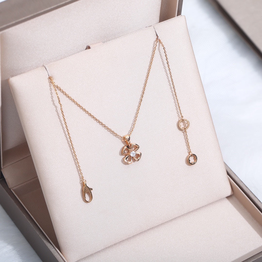 [Kismet Jewels ]FIOREVER NECKLACE DIAMOND CENTER